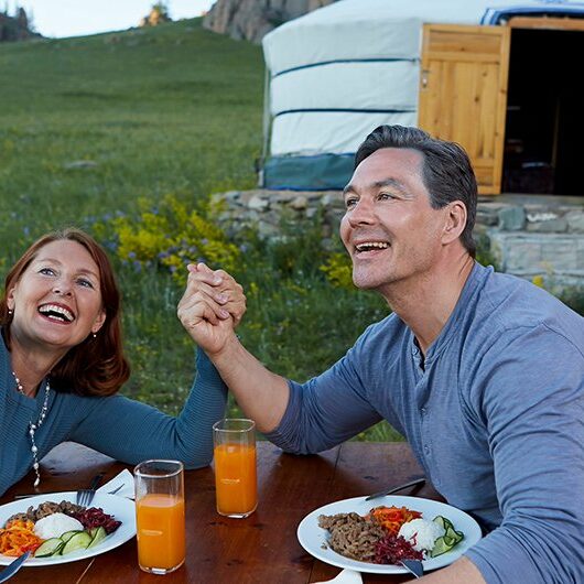 IFT-Reisebuero-Eppendorf-sonderzugreise-zarengold image_manager__travel-image_picknick_in_der_mongolei_-_copyright_ross_hillier