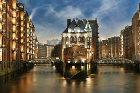IFT-Reiseagentur Eppendorf-Blick-auf-Wasserschloss-in-der-Speicherstadt