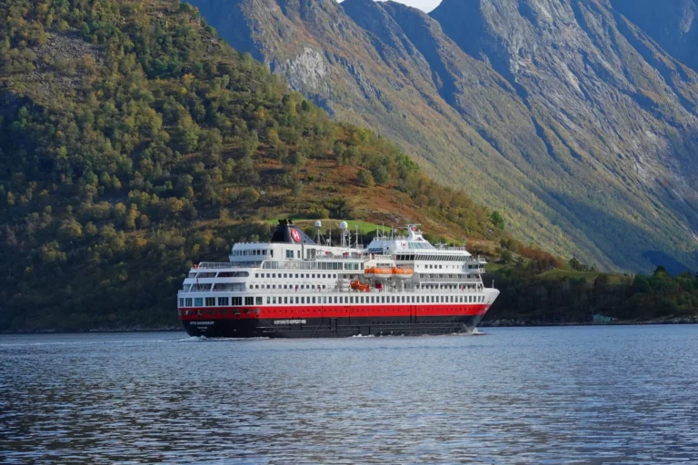 Hjorundfjord-Norway-HGR-148096-_Photo_Tor_Arne_Aasen_Samferdselsfoto