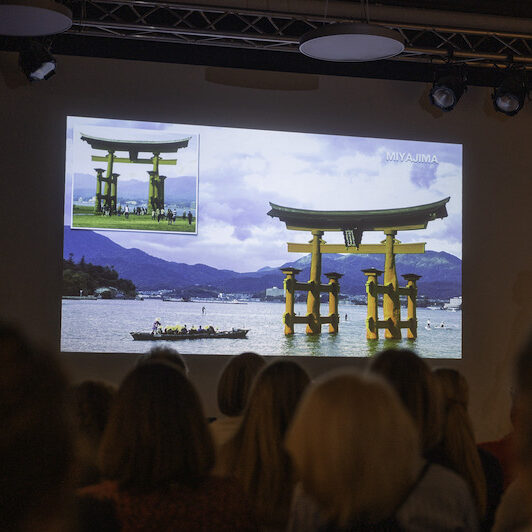 Slide über japanische Tore